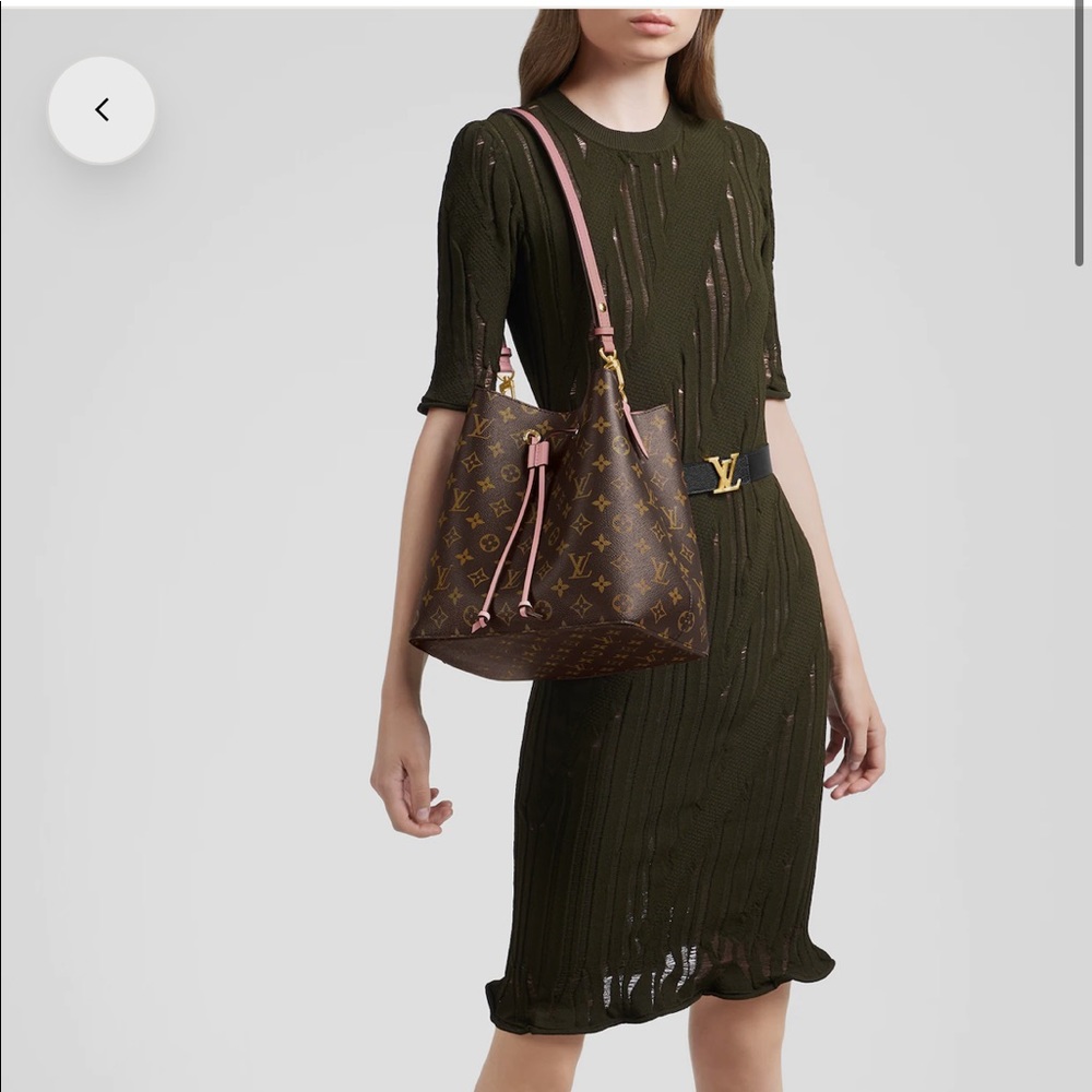 Like New! Neonoe with ballerina pink interior.